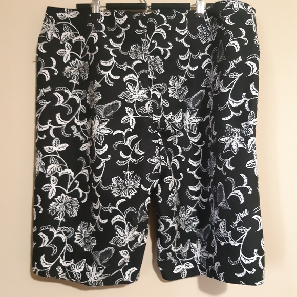 Island Haze | Unique butterfly motif swim shorts - Picture 3 of 8